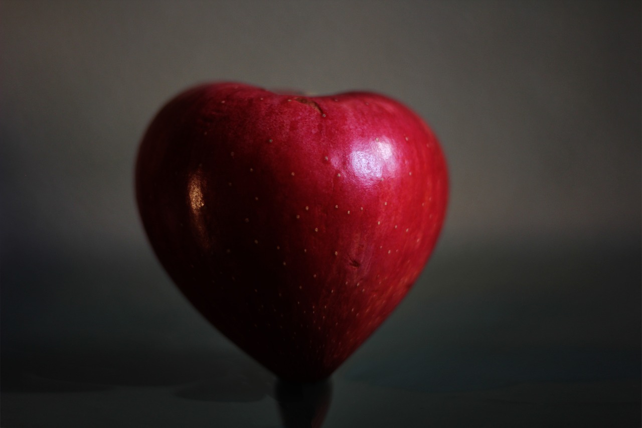 apple  love  heart free photo