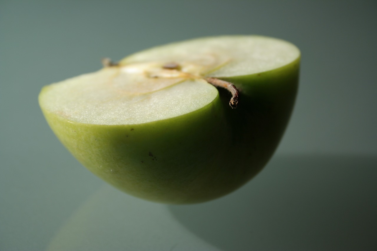 apple  half  green apple free photo