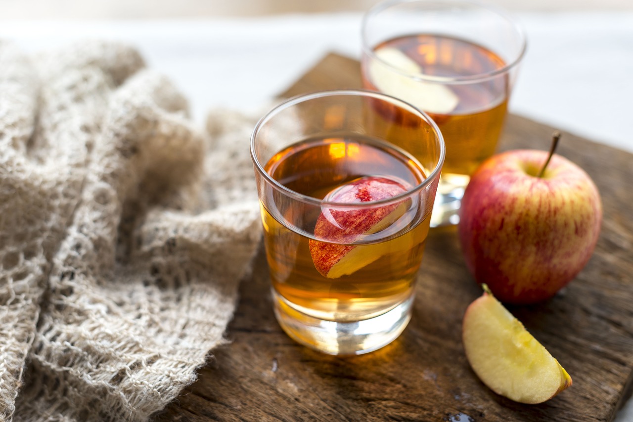 apple  apple juice  beverage free photo