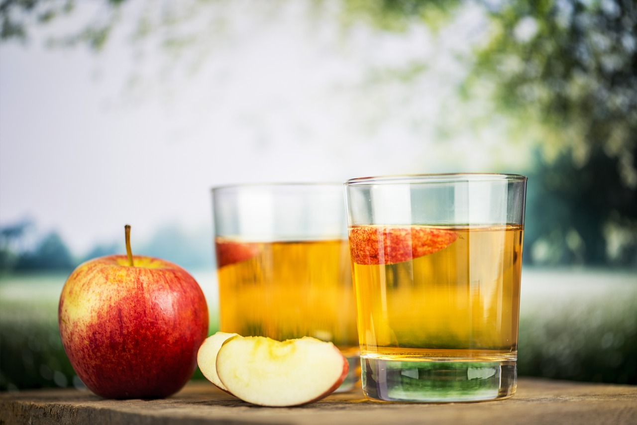 apple  apple juice  beverage free photo