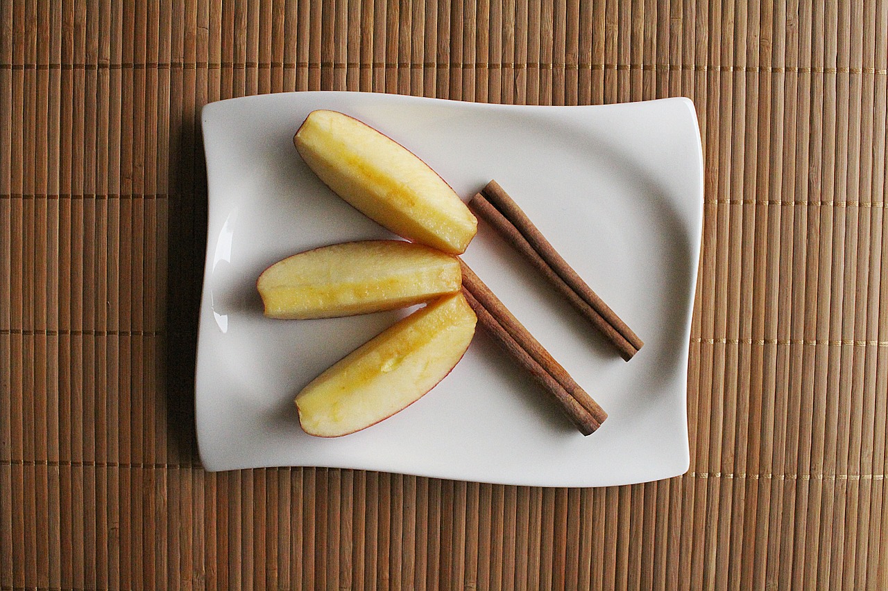 apple apple slices cinnamon free photo