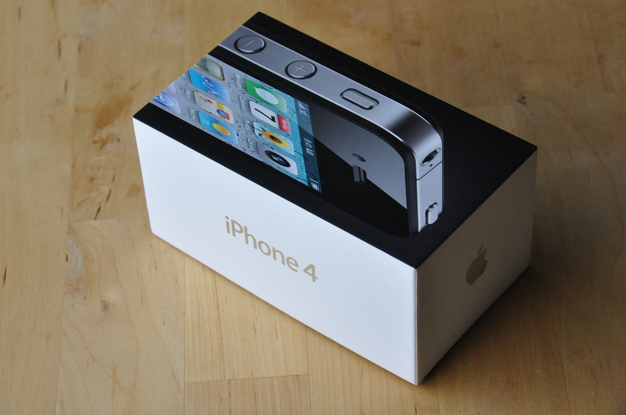 apple cardboard packaging free photo