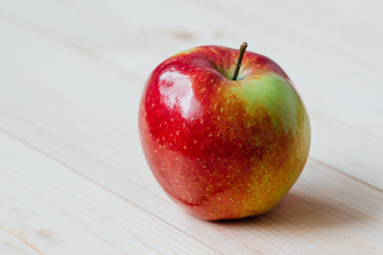 apple fruit red free photo