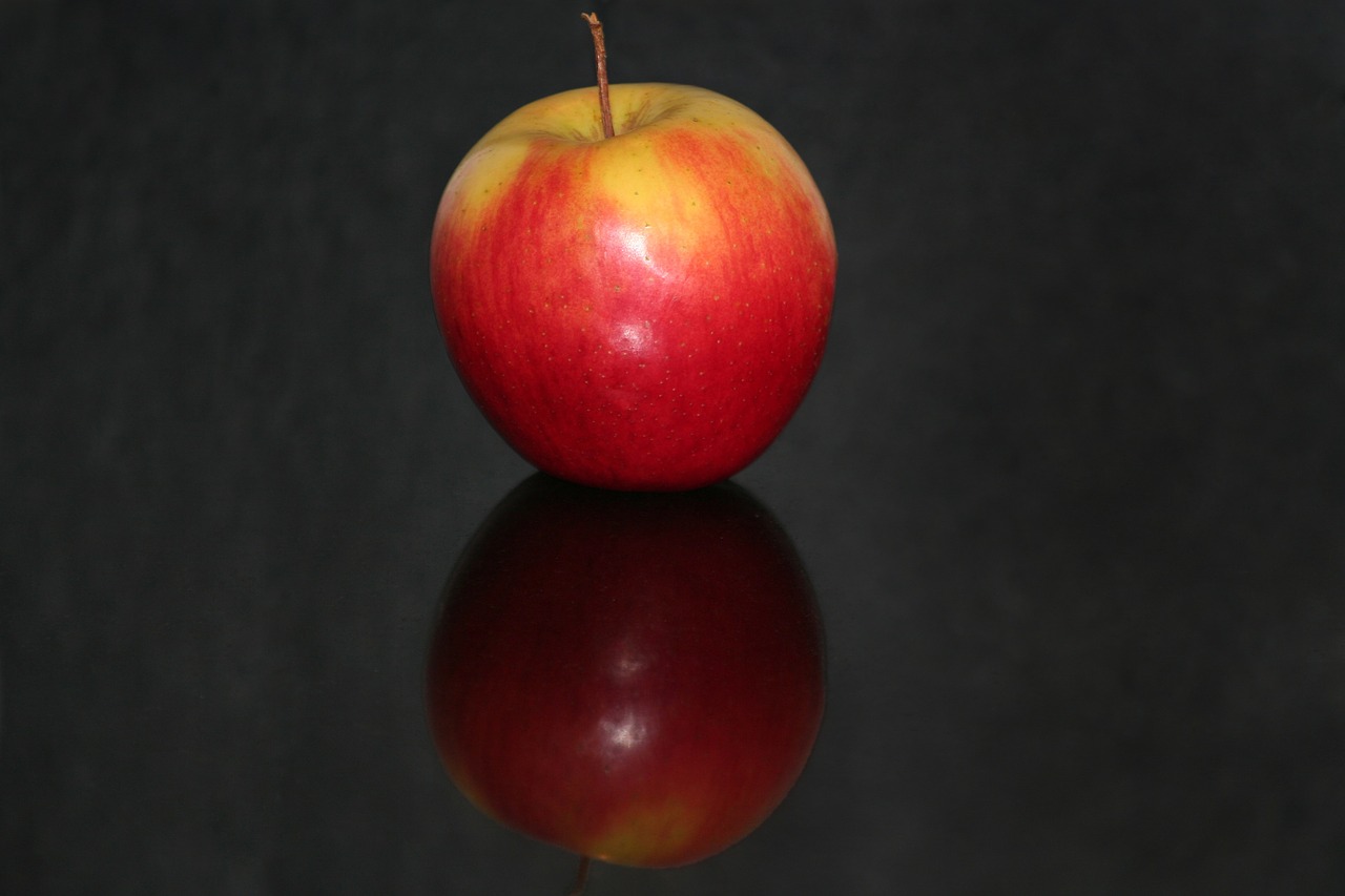 apple fruit red free photo