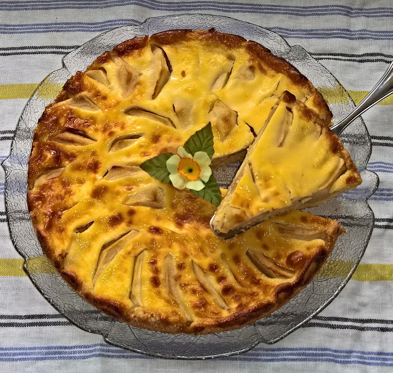 apple pie with schmand cast tarte free photo