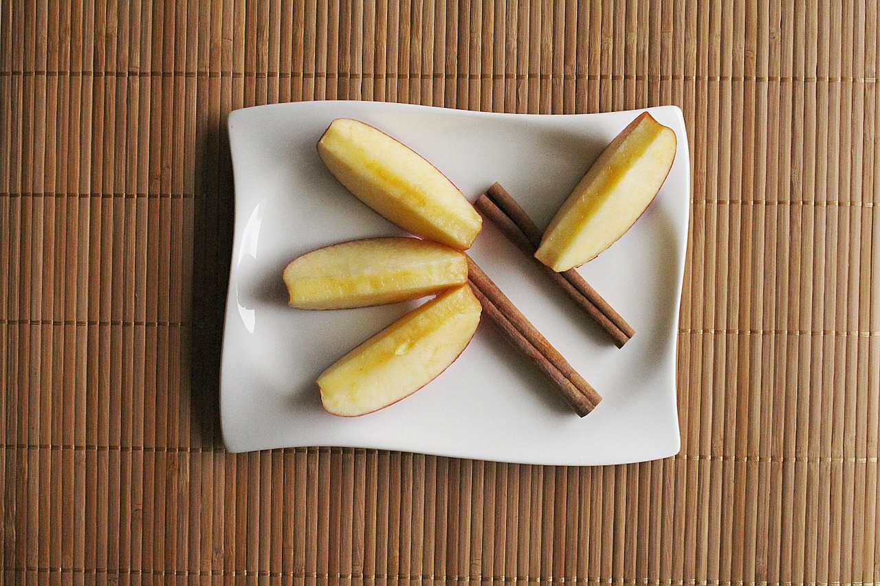 apple slices apple decoration cinnamon free photo