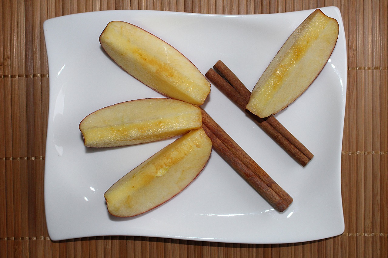 apple wedges apple slices plate free photo