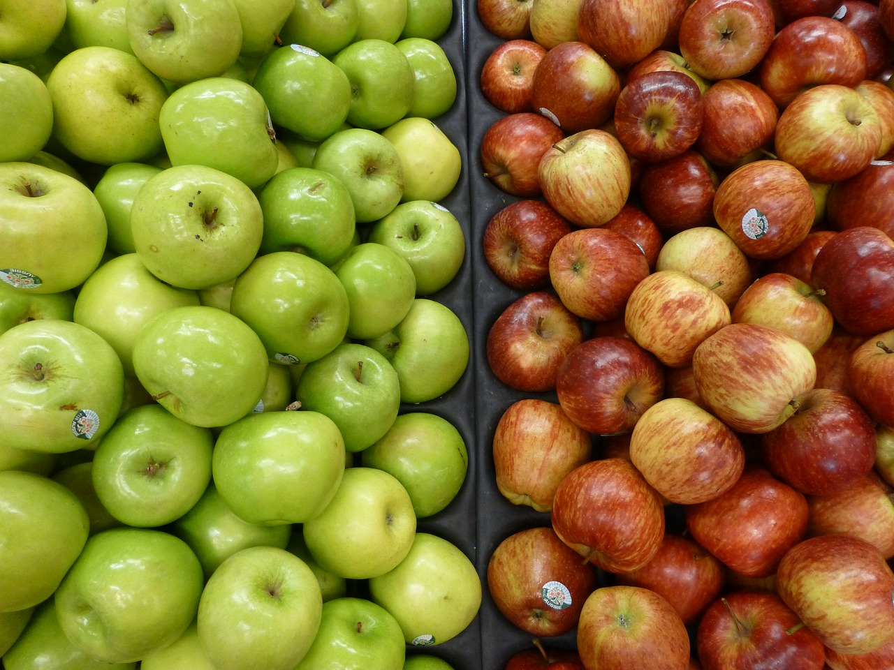 apples market fruit free photo