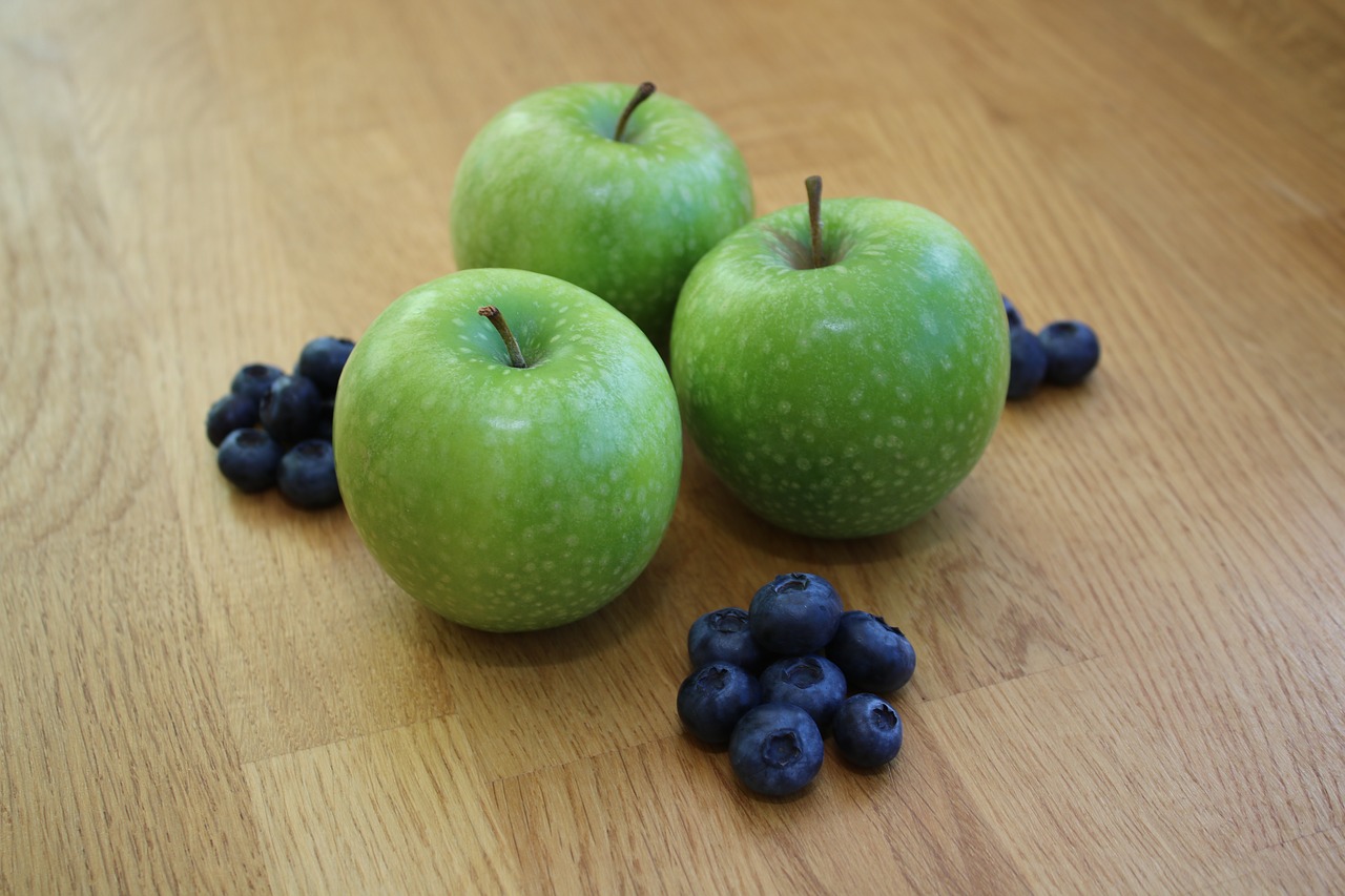 apples blueberries wood free photo