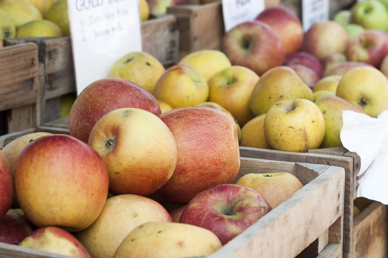 apples market organic free photo