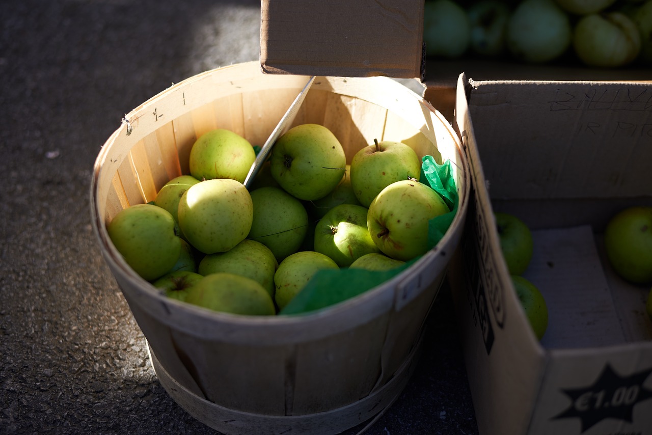 apples fruits basket free photo