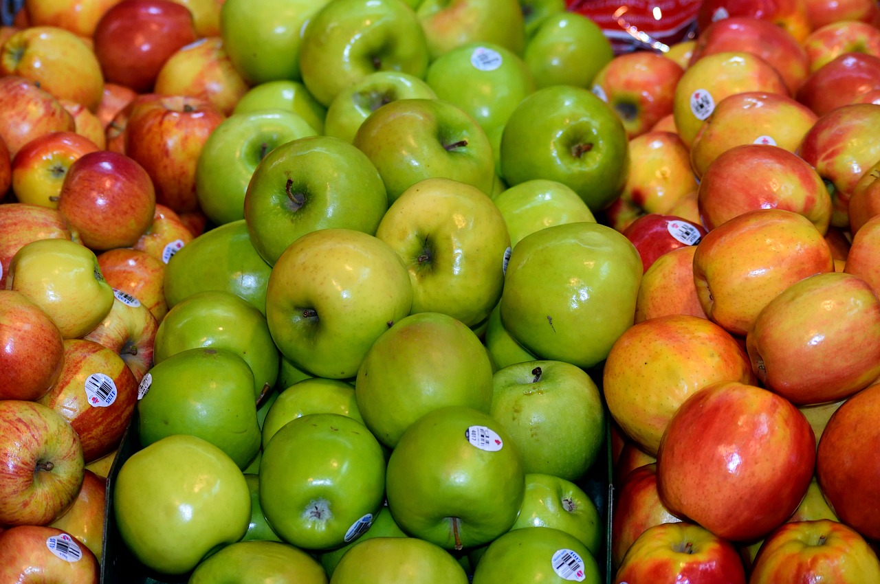 apples for sale fruit free photo