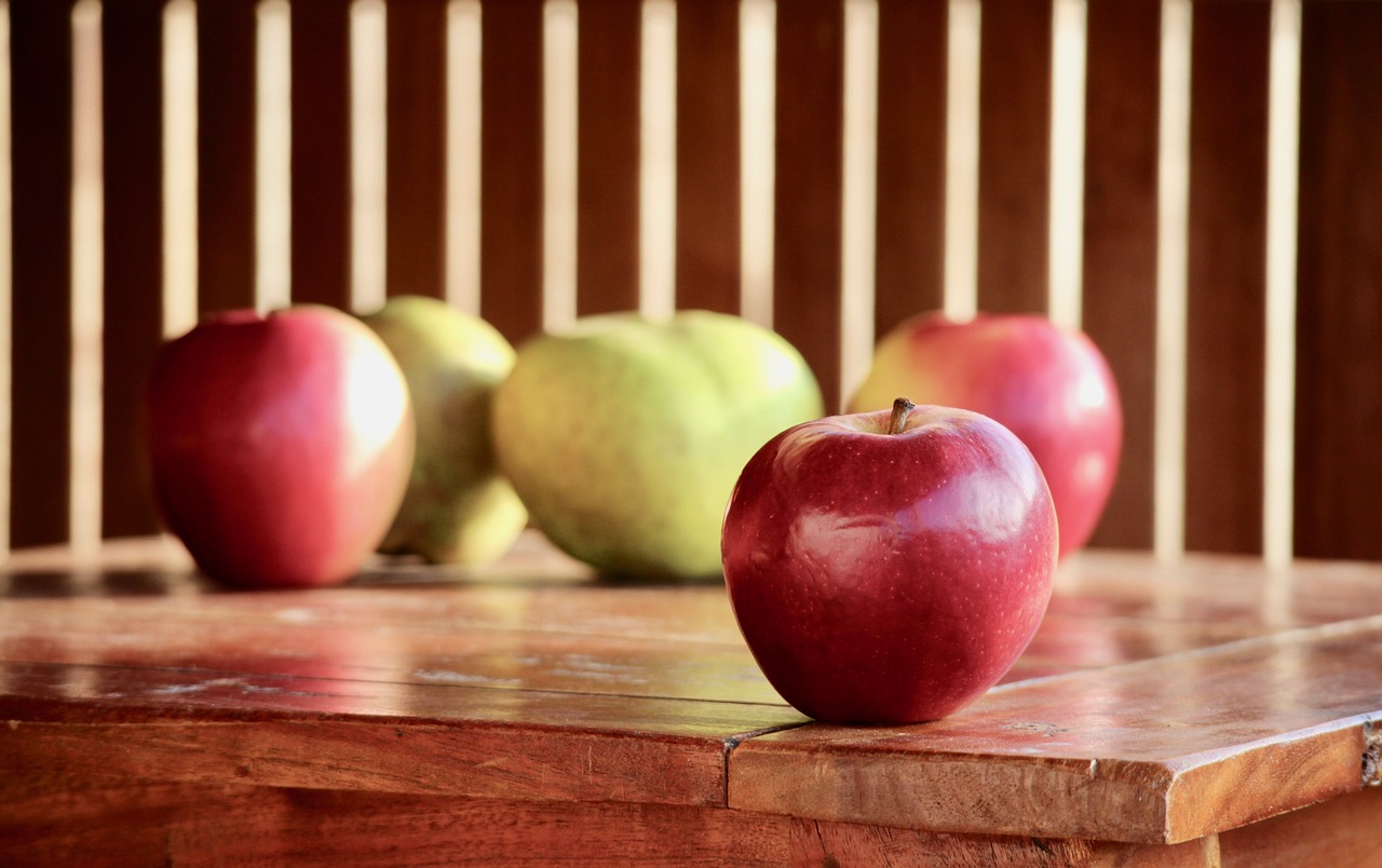 apples fruit healthy food free photo