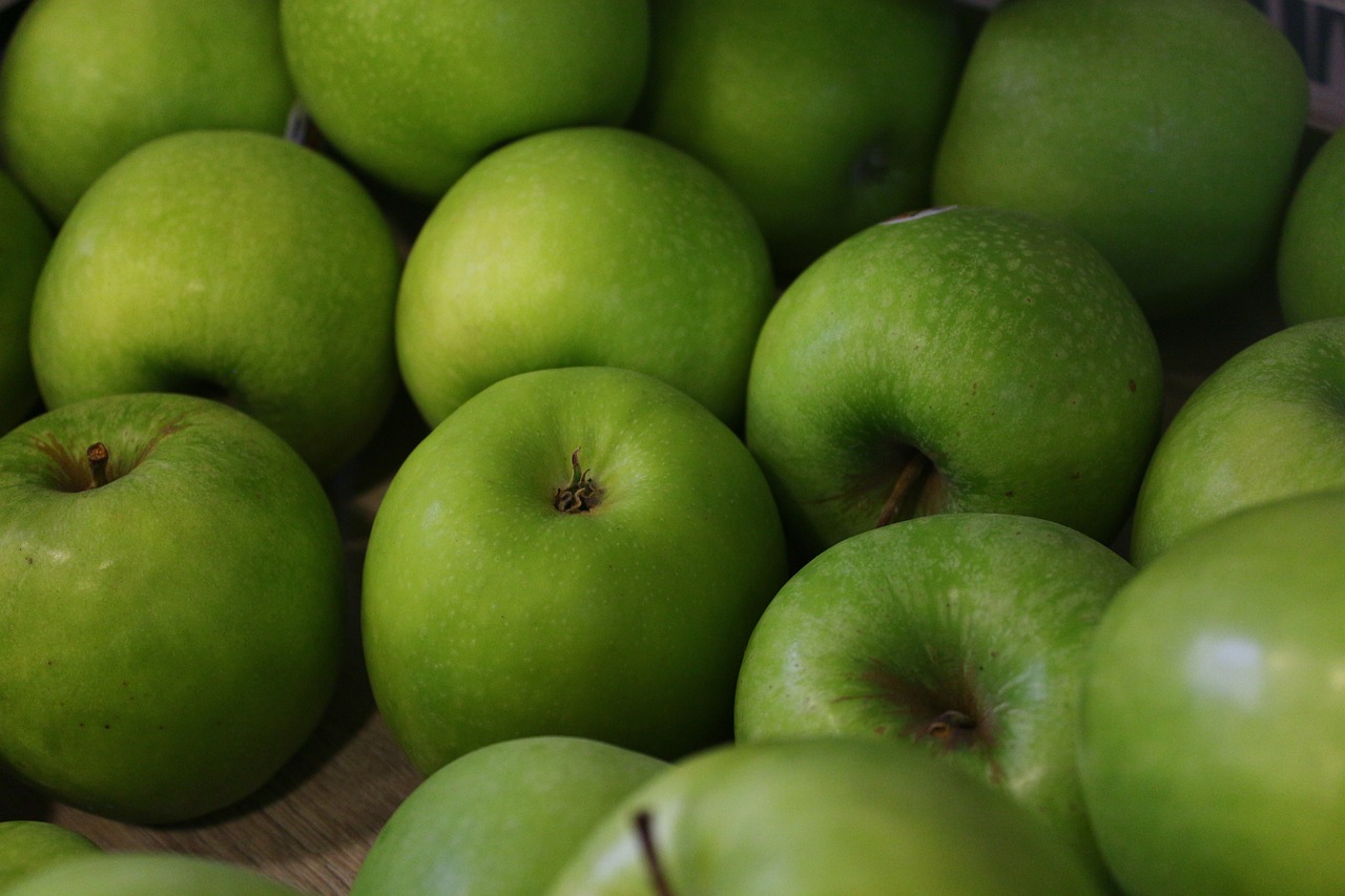 apples fruit green free photo