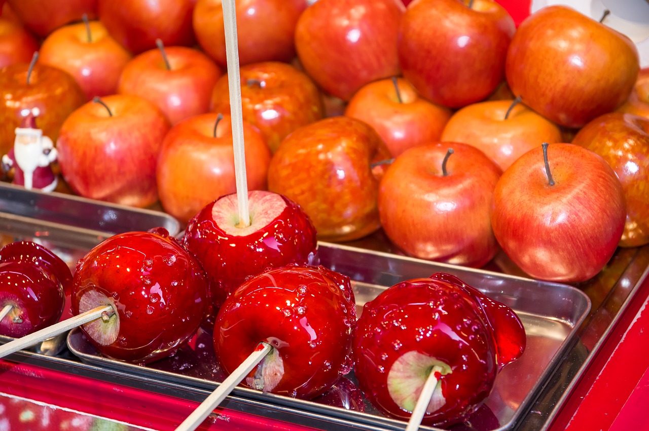 apples  caramel  dessert free photo