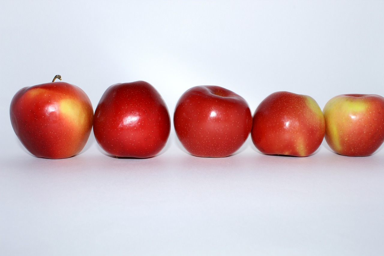 apples  apple  fruits free photo