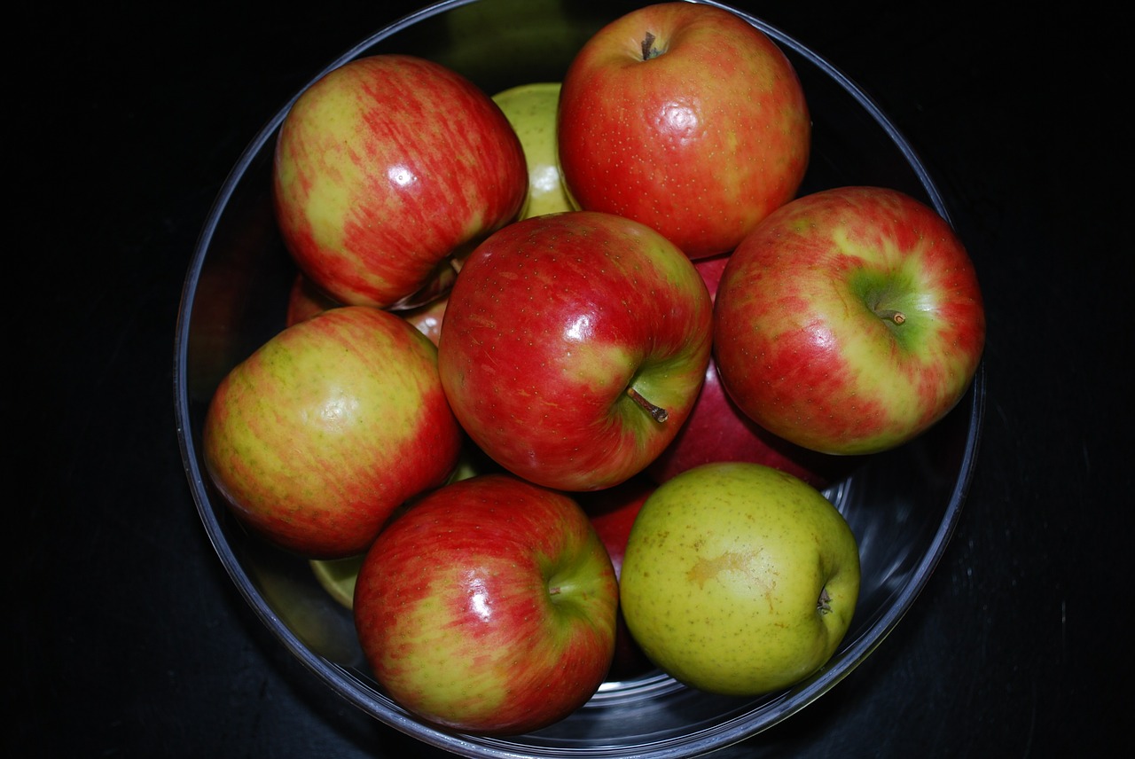 apples fruit nutrition free photo
