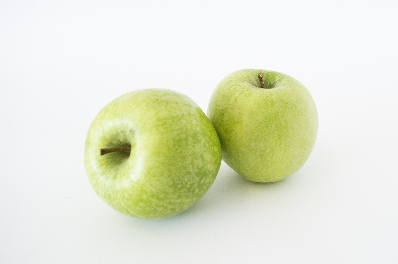 apples isolated green free photo