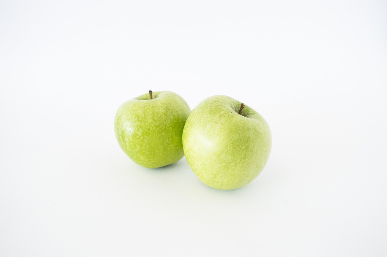 apples isolated green free photo