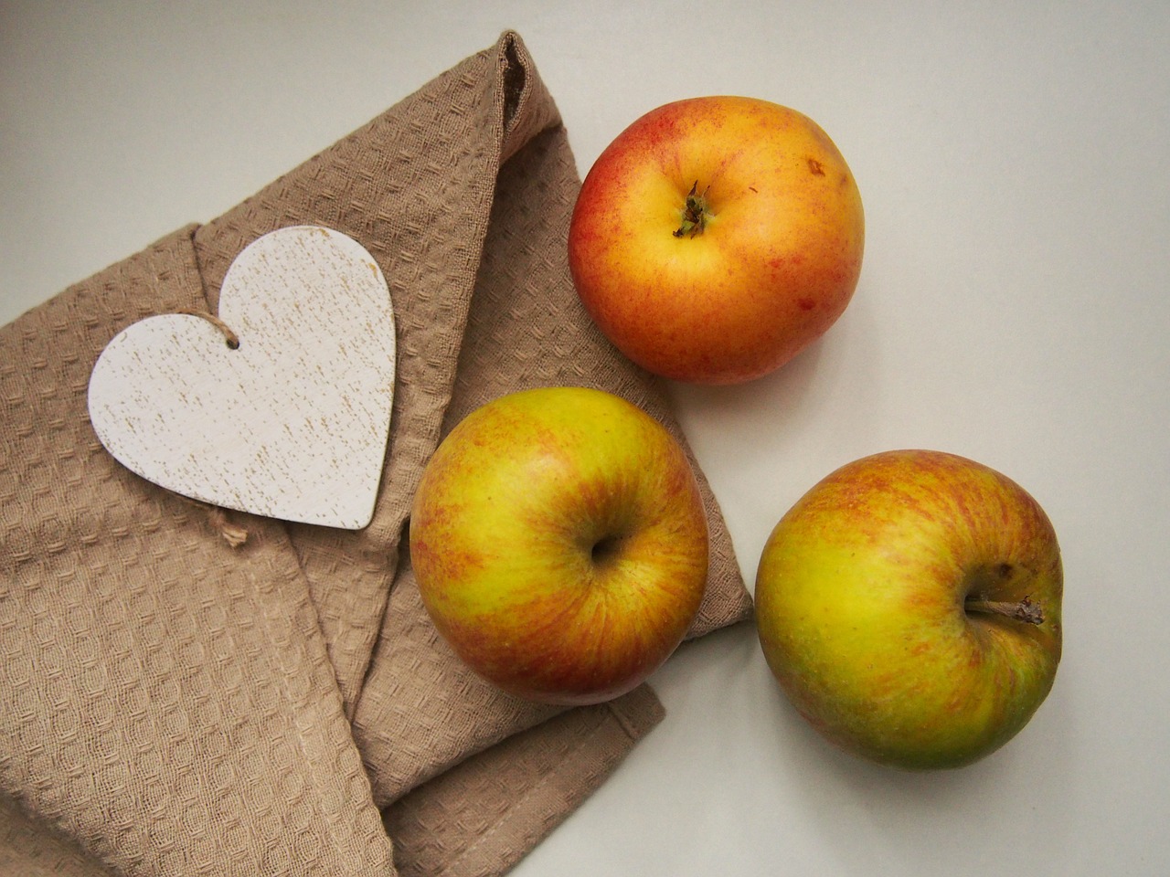 apples fruits food free photo