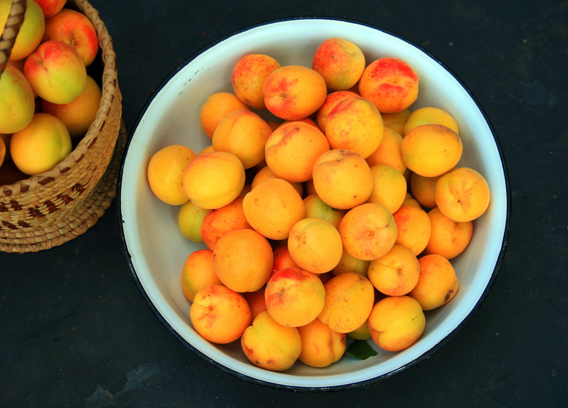 fruit apricots plump free photo