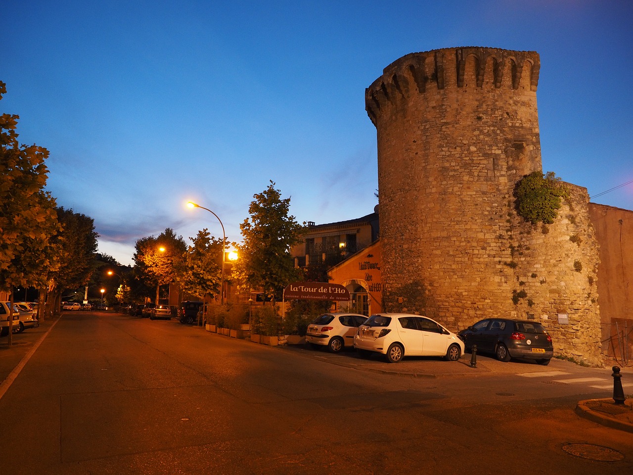 apt-en-luberon apt tower free photo