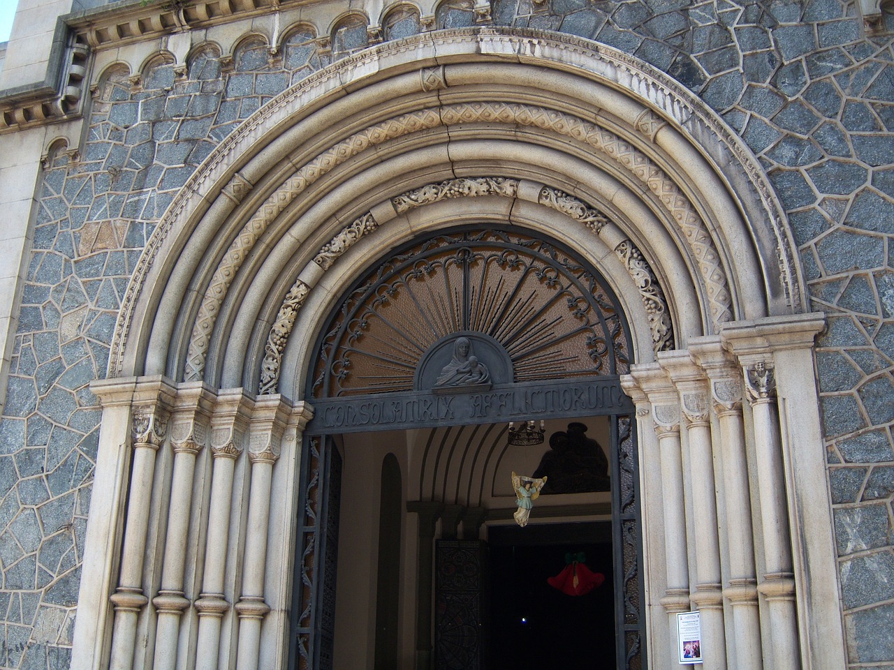 arc church door church of consolation free photo