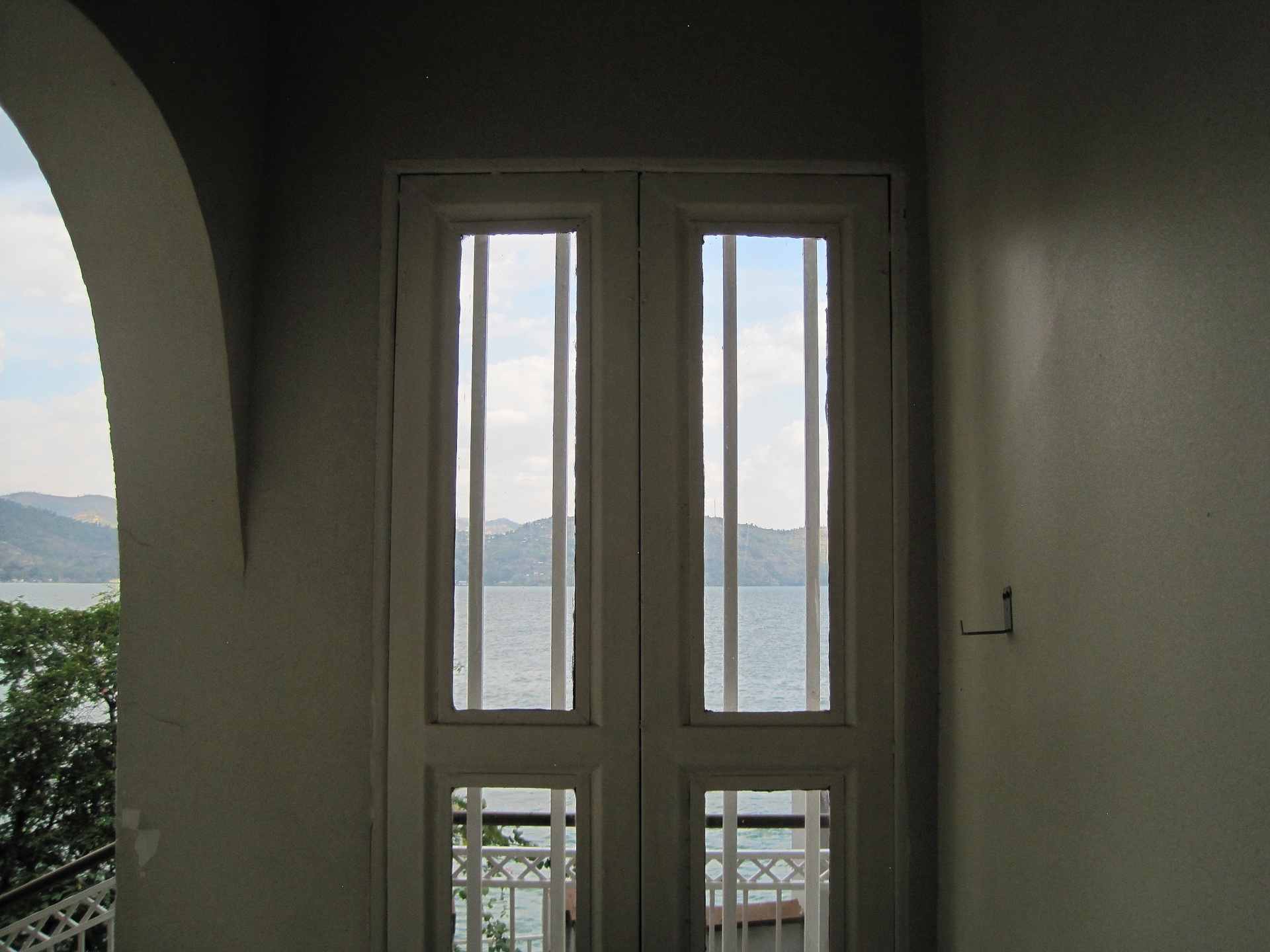 window panes arch free photo