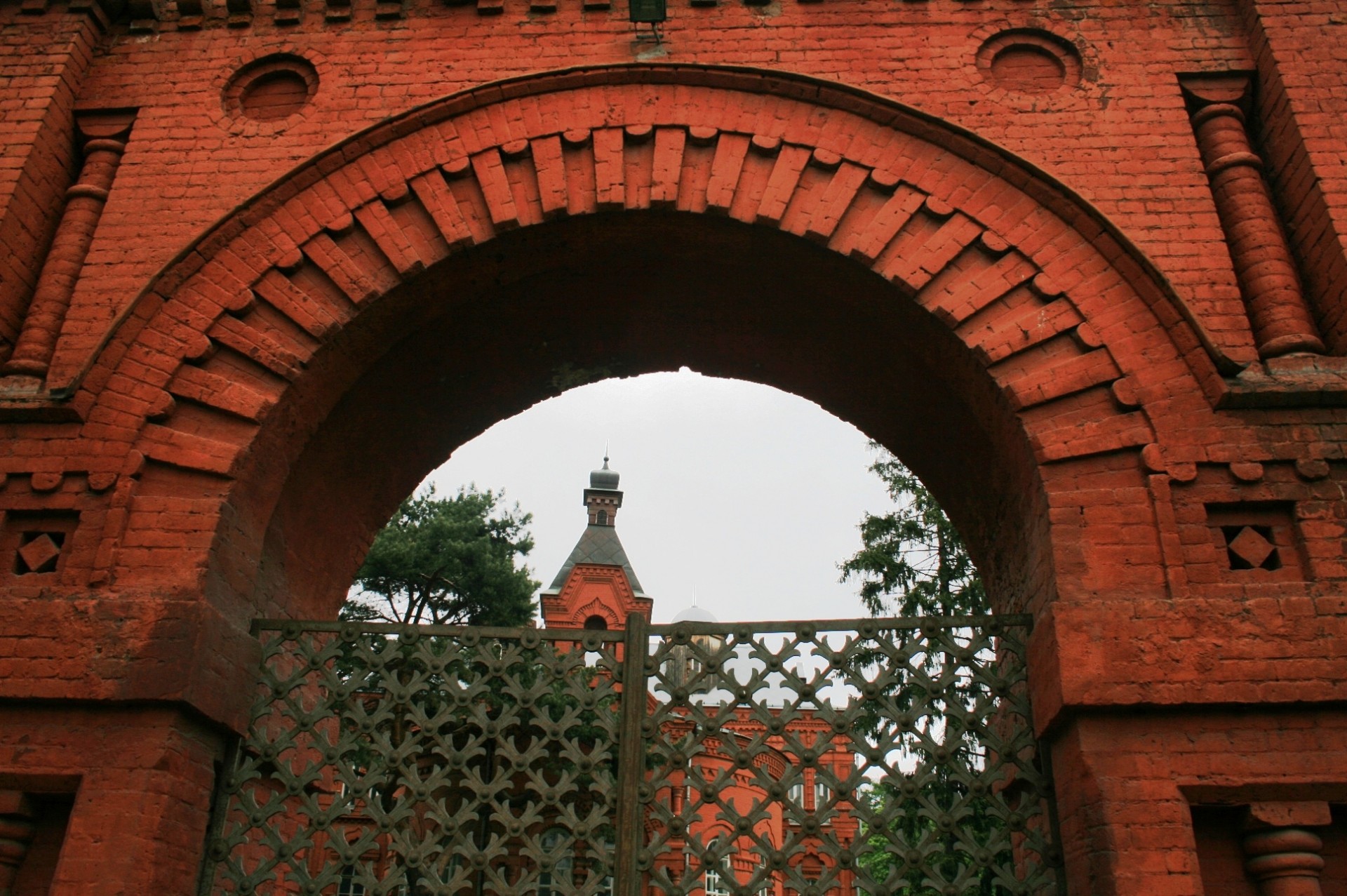 arch gate brick free photo