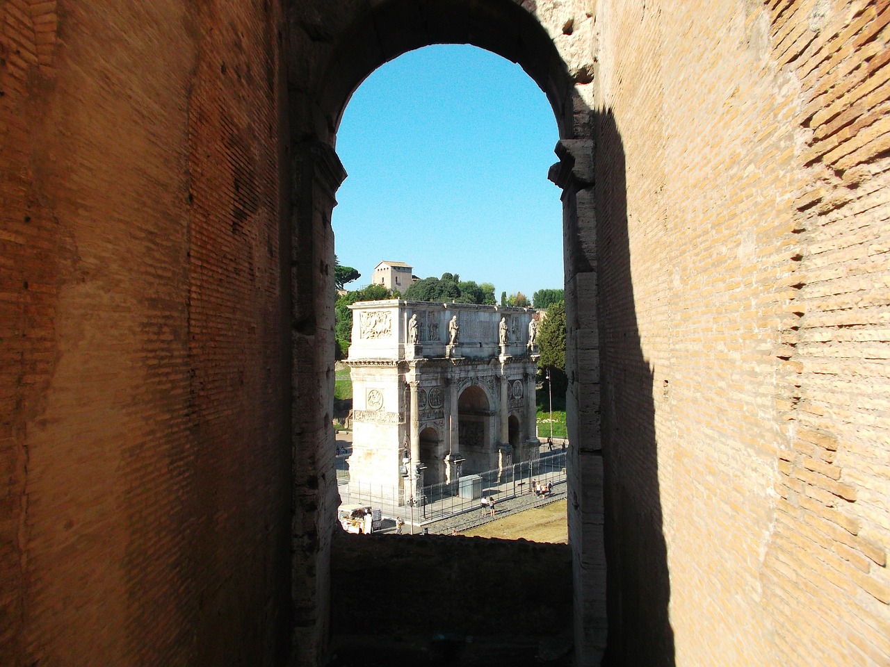 arch of constantine rome colosseum free photo