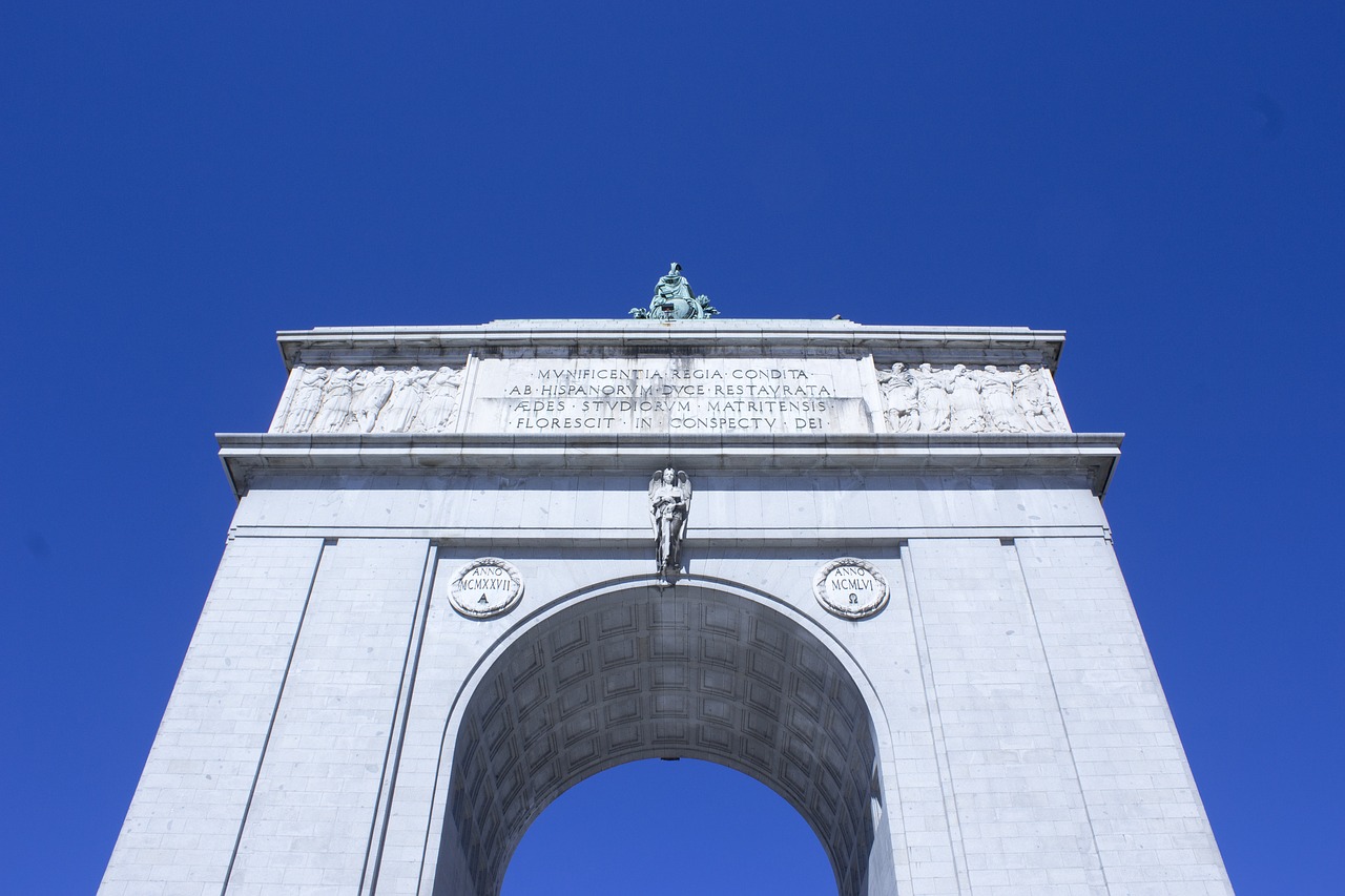 arch of triumph victoria monument free photo