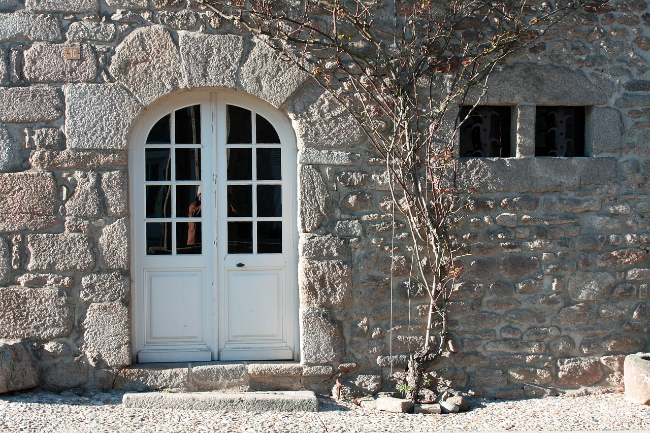 arched door stone wall free photo