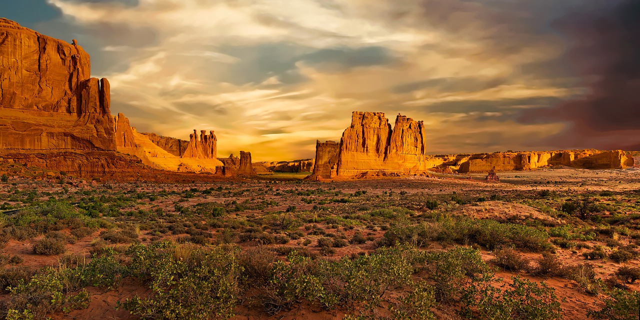 arches national park  utah  courthouse towers free photo