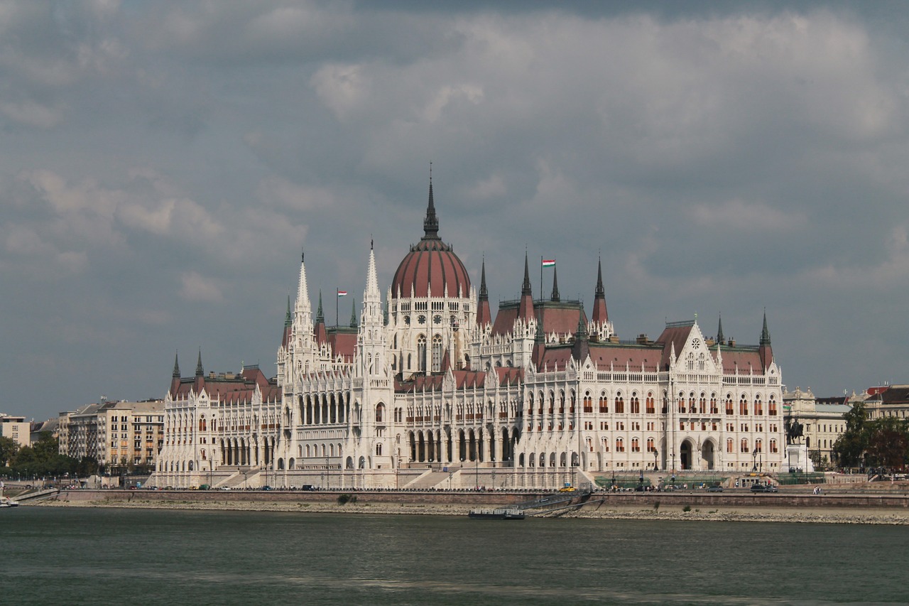 architecture budapest government free photo