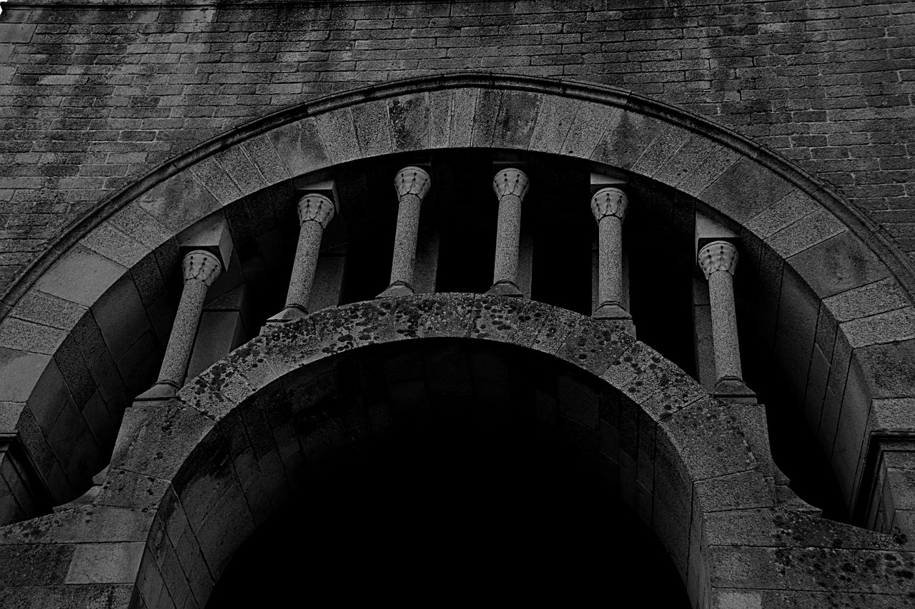 architecture columns stones free photo