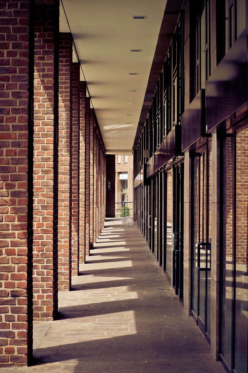 architecture columnar building free photo