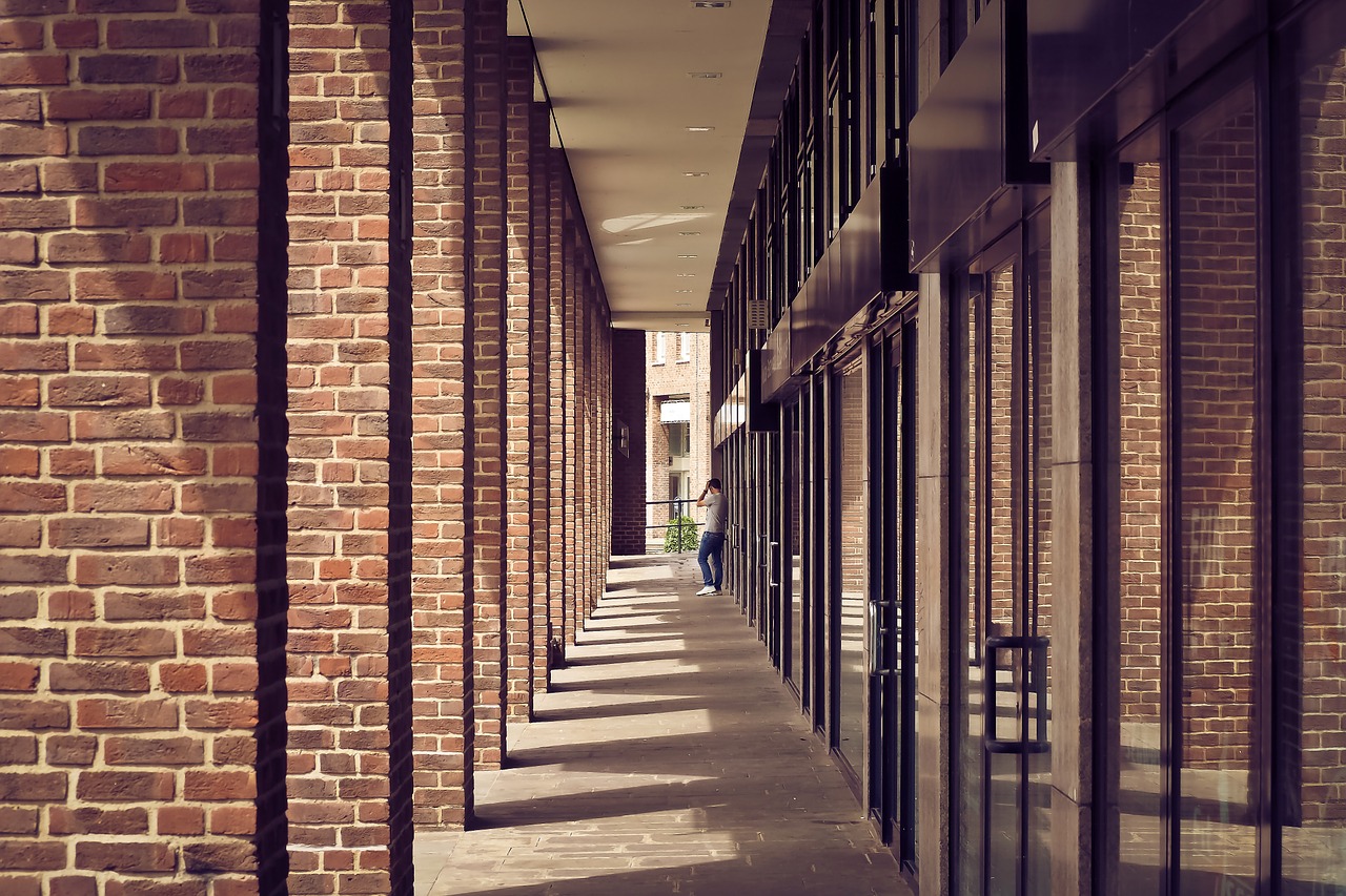 architecture columnar building free photo