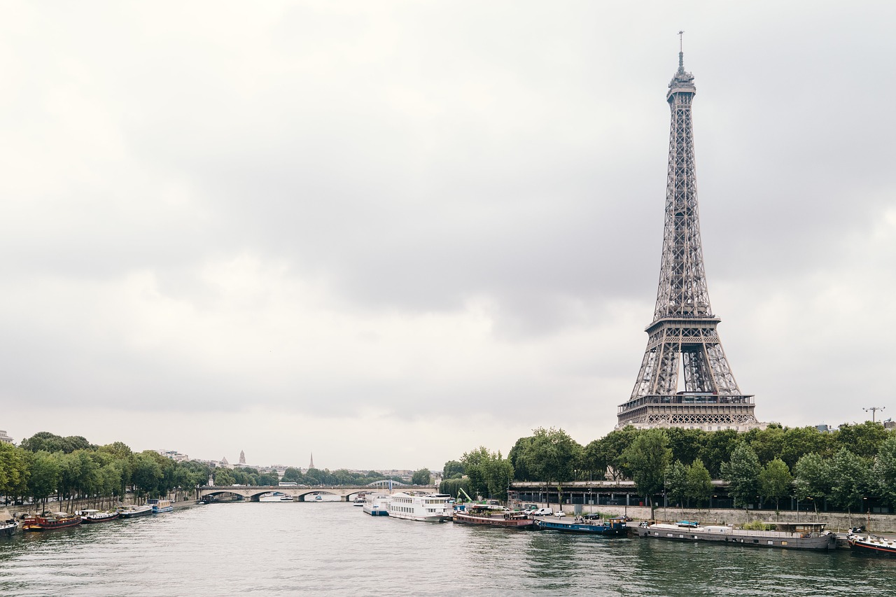 architecture boats bridge free photo