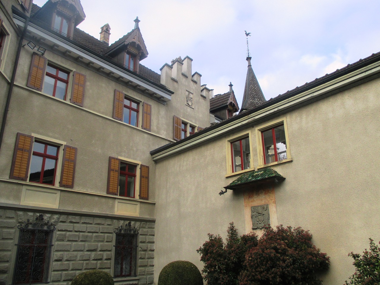 architecture castle lake courtyard free photo