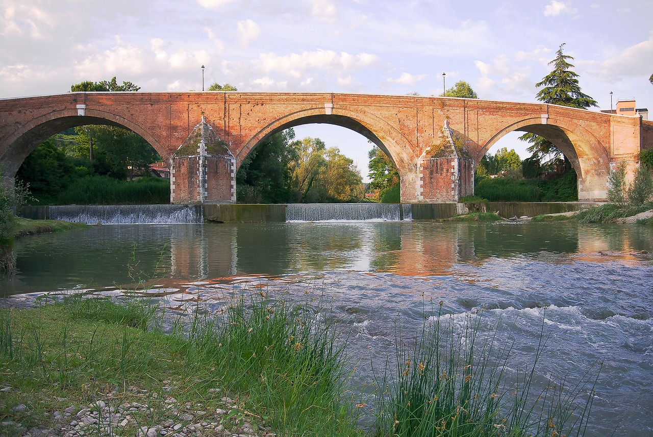 architecture waters bridge free photo