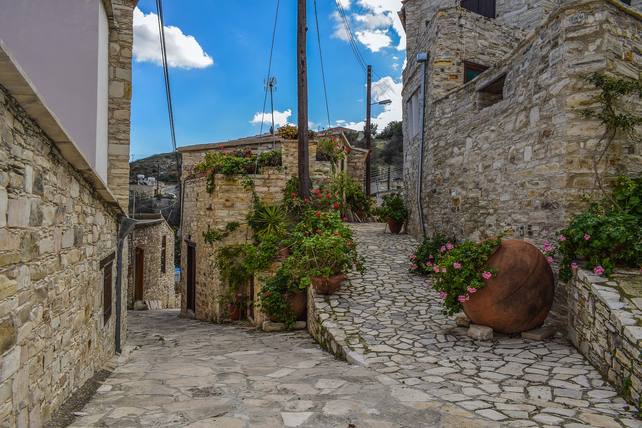 architecture traditional backstreet free photo