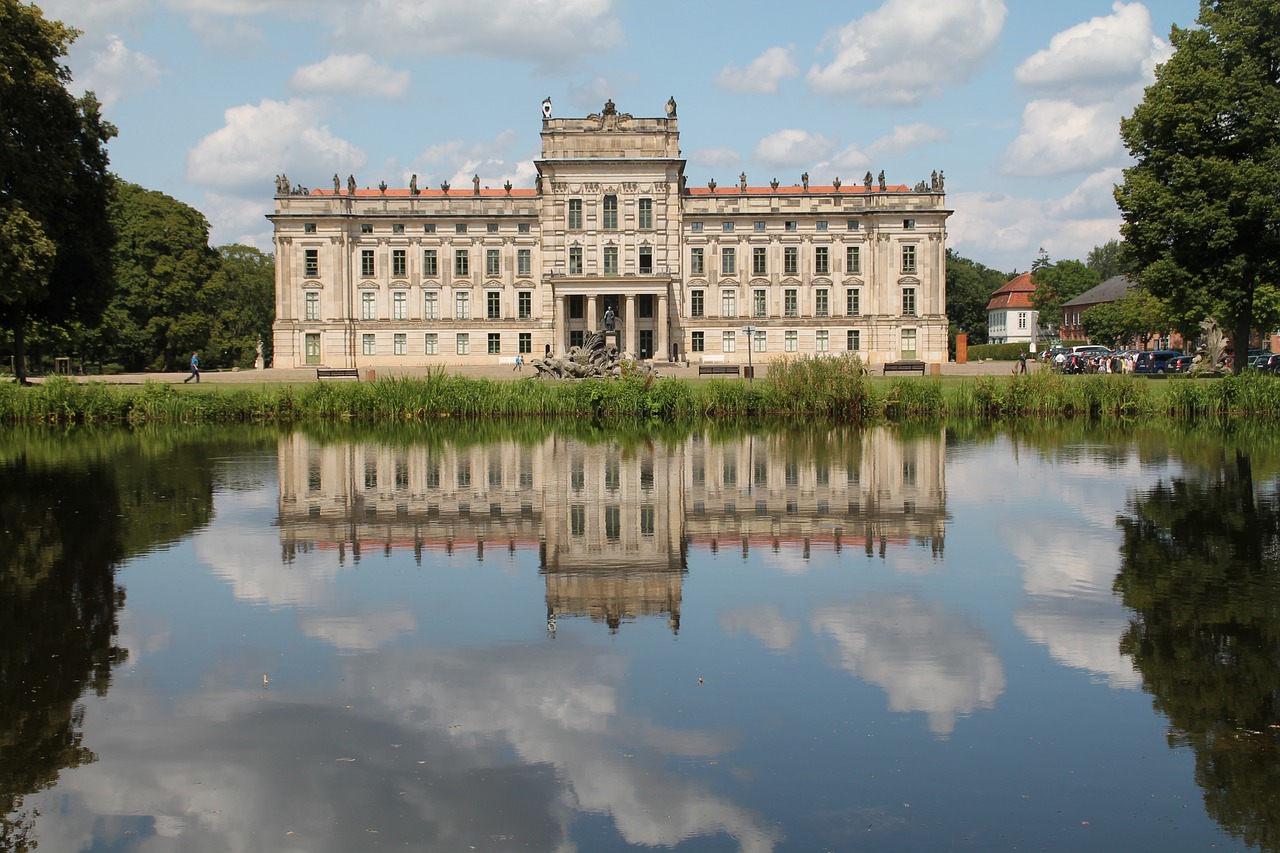 architecture reflection castle ludwigslust free photo