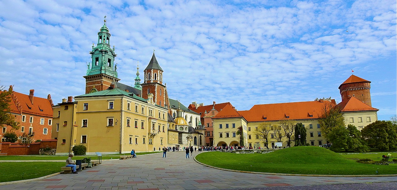 architecture sky kraków free photo