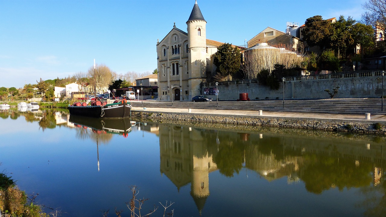 architecture channel peniche free photo