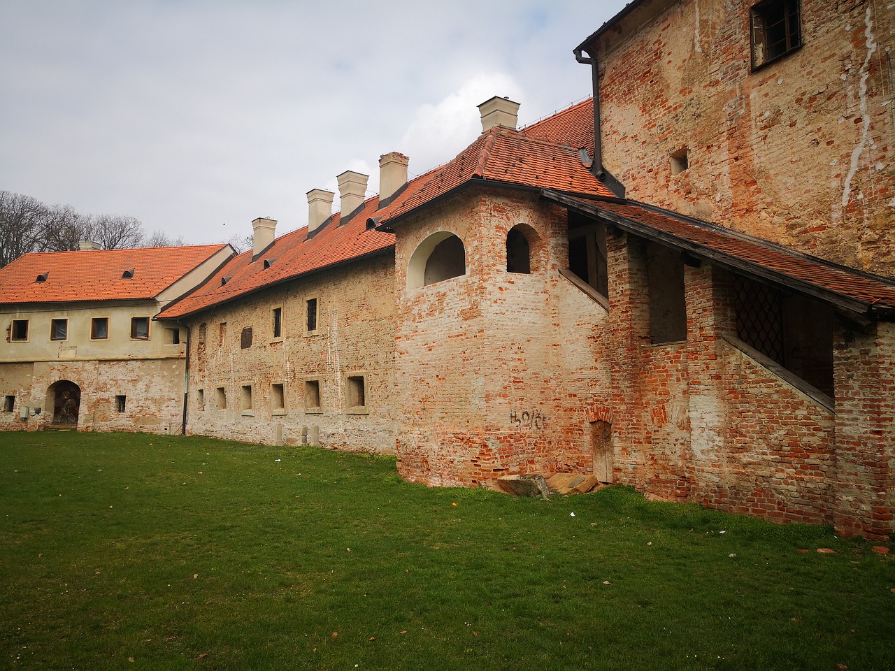 architecture old building free photo