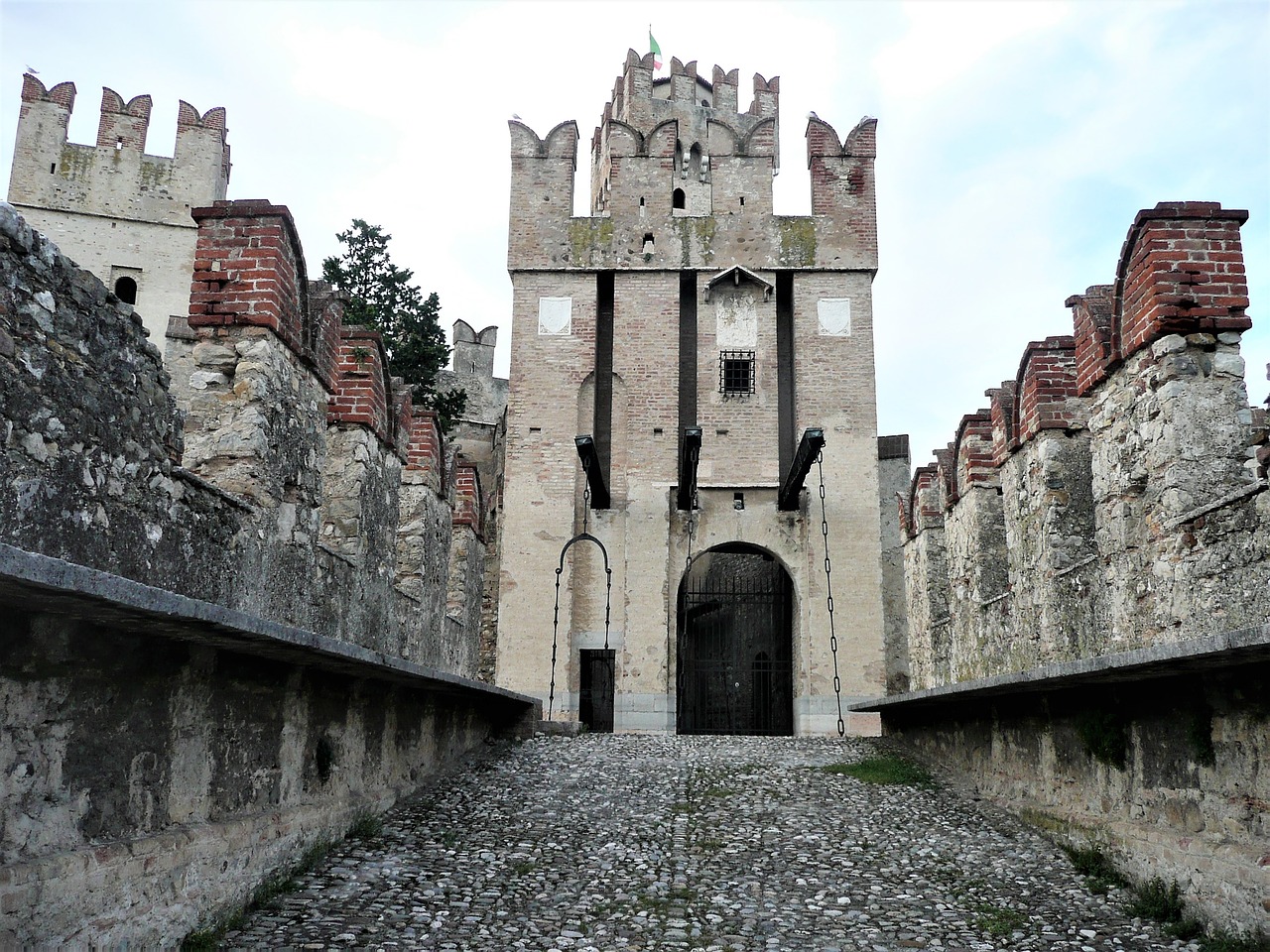 architecture gothic palazzo free photo