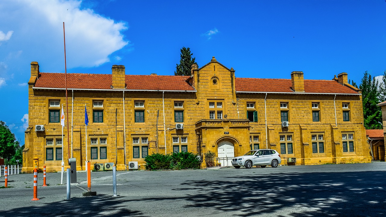 architecture  building  colonial style free photo