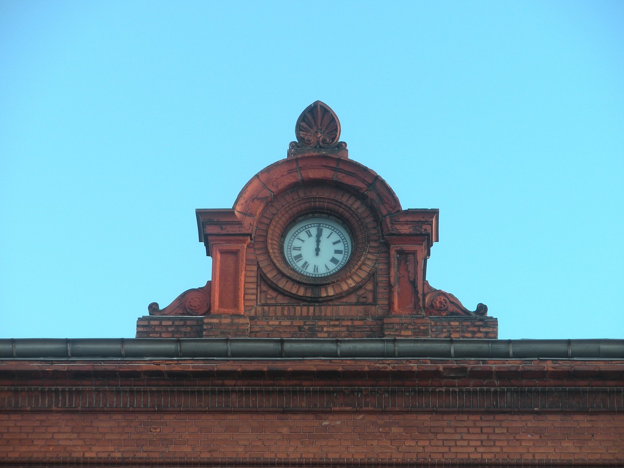 architecture railwaystation clock building part free photo