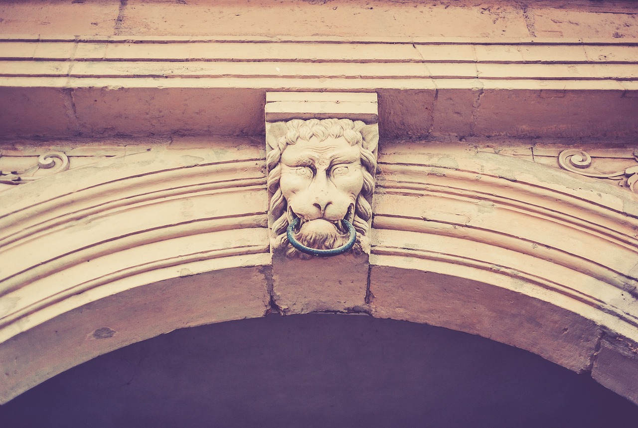 archway lion head stone free photo