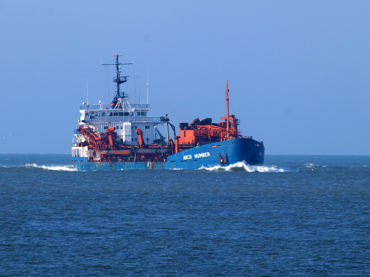 arco humber suction dregder ship free photo